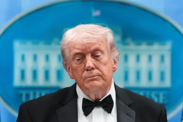 2026-04-26T030050Z_1048769190_RC2RWKA1RWYW_RTRMADP_3_USA-TRUMP-DINNER